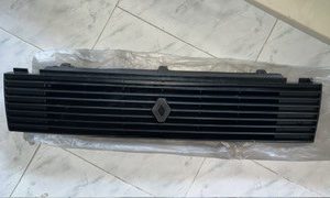 REJILLA DELANTERA RENAULT 9 DESDE 1984