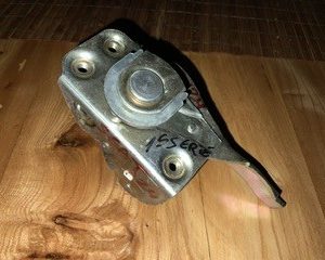 CERRADURA DELANTERA IZQUIERDA SEAT 124 1ª SERIE