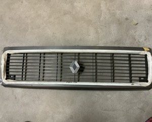 Rejilla delantera Renault 12 TS y TL