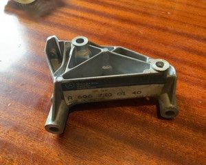 SOPORTE BOMBA DIRECCION ASISTIDA MERCEDES W124,W202,W124 OEM A6062300140