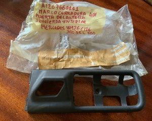 MARCO INTERIOR CERRADURA PUERTA DEL.IZDA. MERCEDES W126 OEM A1267660111
