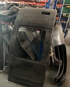 PUERTA TRAS.IZDA. CON VENTANA Y 3ª LUZ DE FRENO, BAJA FORD TRANSIT OEM 1383248