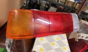 TULIPA PILOTO TRASERO IZDO BMW 323 E21-82