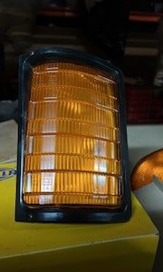 PILOTO DELANTERO IZQUIERDO MERCEDES BENZ MB 100, 140 1987-1991 HELLA 21146