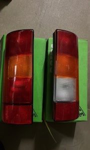 PAREJA PILOTOS TRASEROS RENAULT EXPRESS II 91-94 VALEO 84663 Y 84662