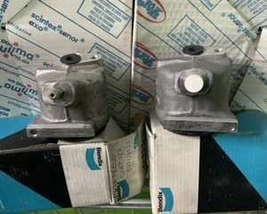 JUEGO PINZA FRENO DELANTERA IZDA Y DERECHA SEAT 127
